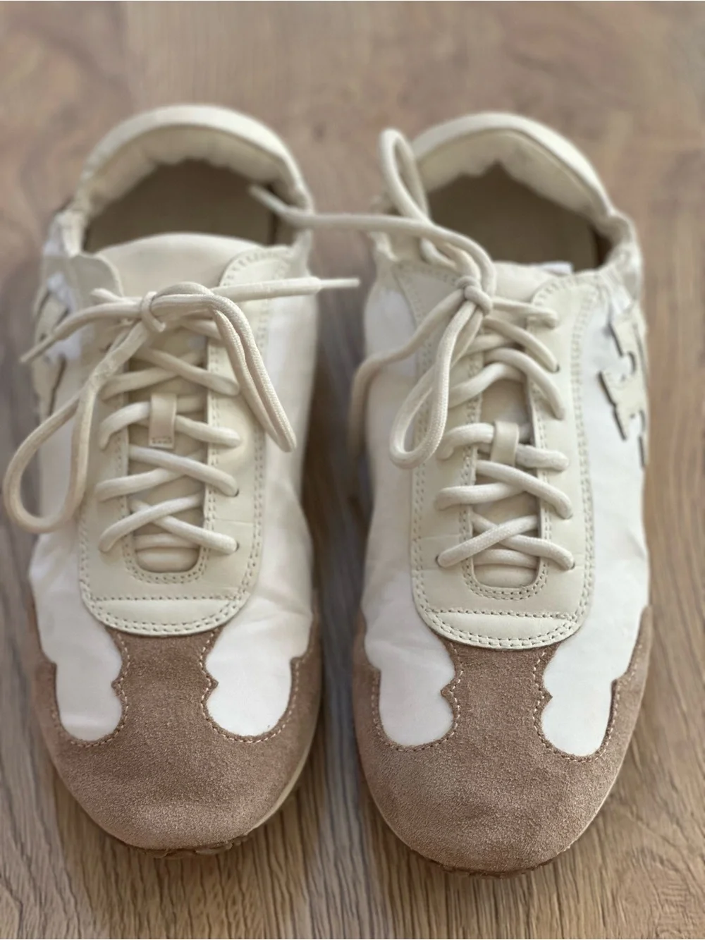 Tory Burch Women's White and Taupe Suede-Trim Fashion Sneaker Size 9
